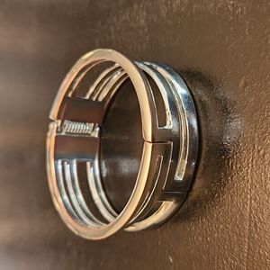 Express silver bangle/bracelet‎